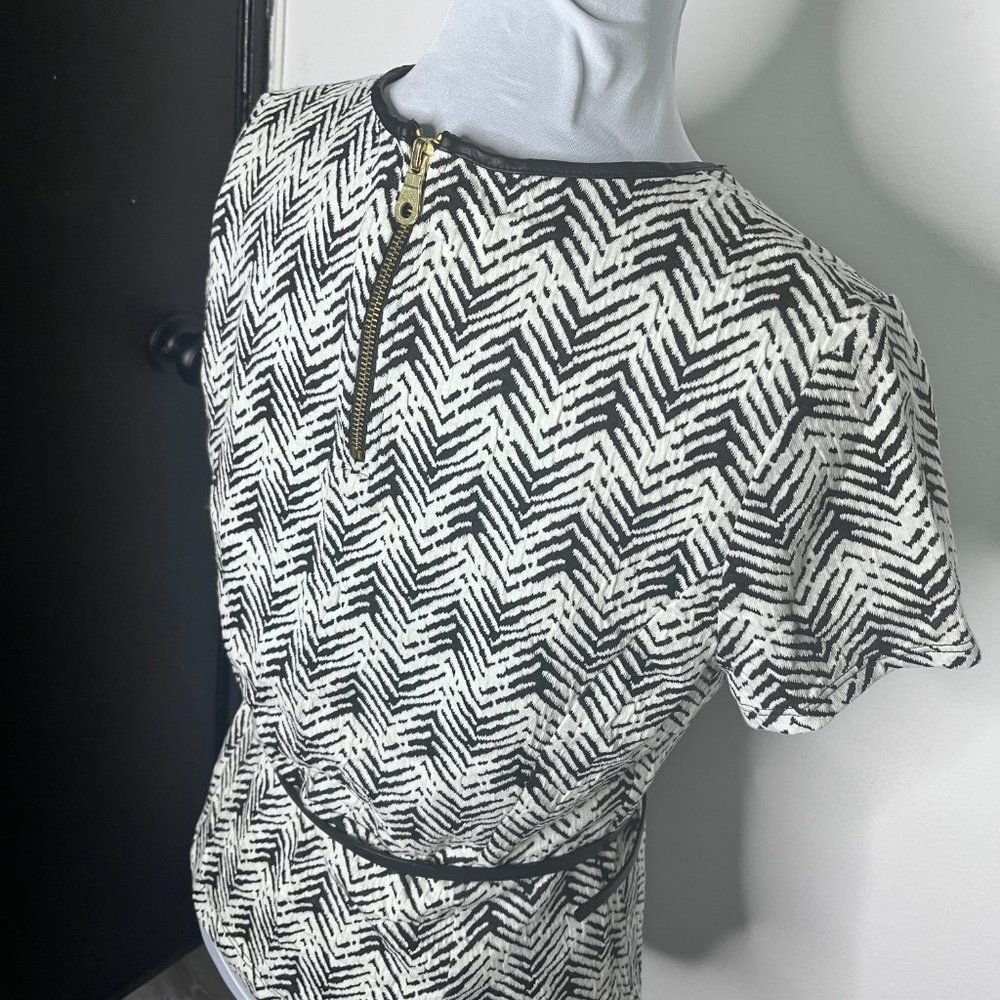 Liz Cliaborne Career Zebra Like Pattern Short Sleeve Top Size M - Picture 5 of 8